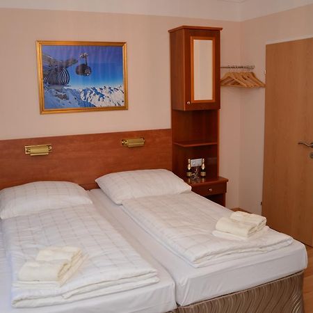 Private Room Pyrkerstrasse Bad Hofgastein Room photo